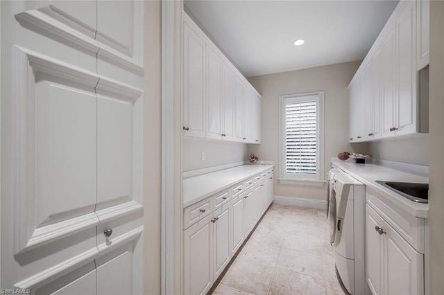 1284 Pocantico LN, Naples, FL 34110