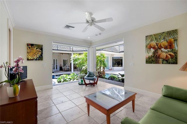 1284 Pocantico LN, Naples, FL 34110