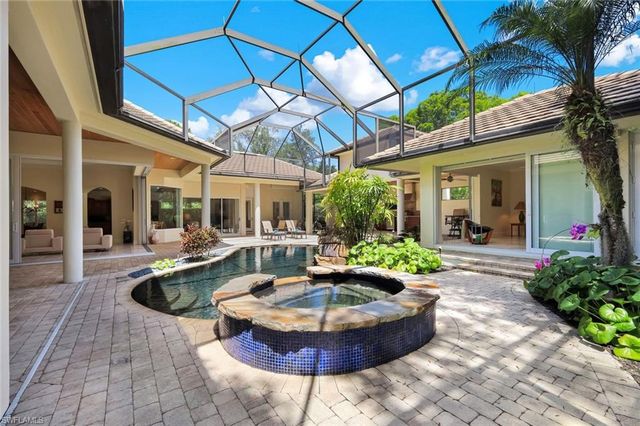 1284 Pocantico LN, Naples, FL 34110