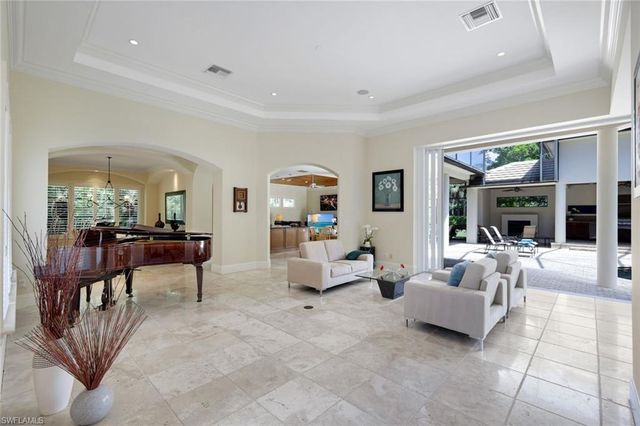 1284 Pocantico LN, Naples, FL 34110