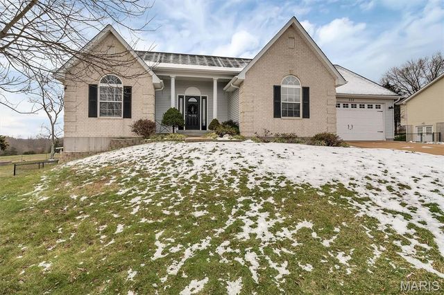 372 Martin Field Court, Villa Ridge, MO 63089