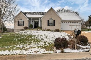 372 Martin Field Court, Villa Ridge, MO 63089
