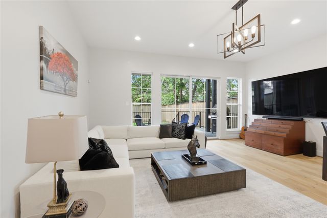 1005 Mount Auburn Avenue, Dallas, TX 75223