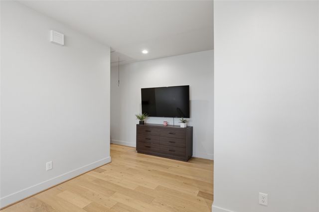 1005 Mount Auburn Avenue, Dallas, TX 75223