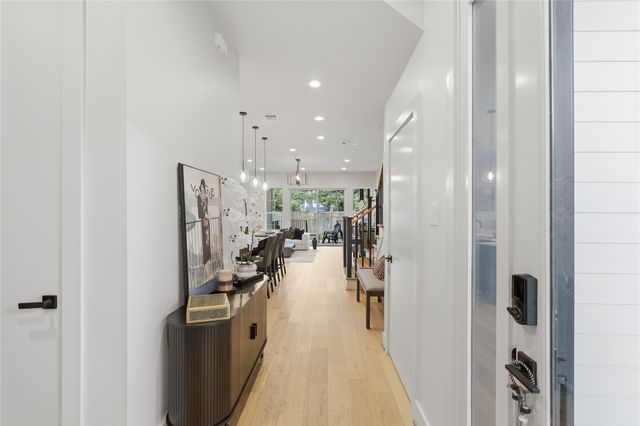 1005 Mount Auburn Avenue, Dallas, TX 75223