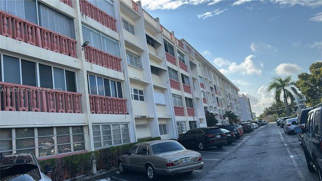 215 SE 3rd Ave 306C, Hallandale Beach, FL 33009