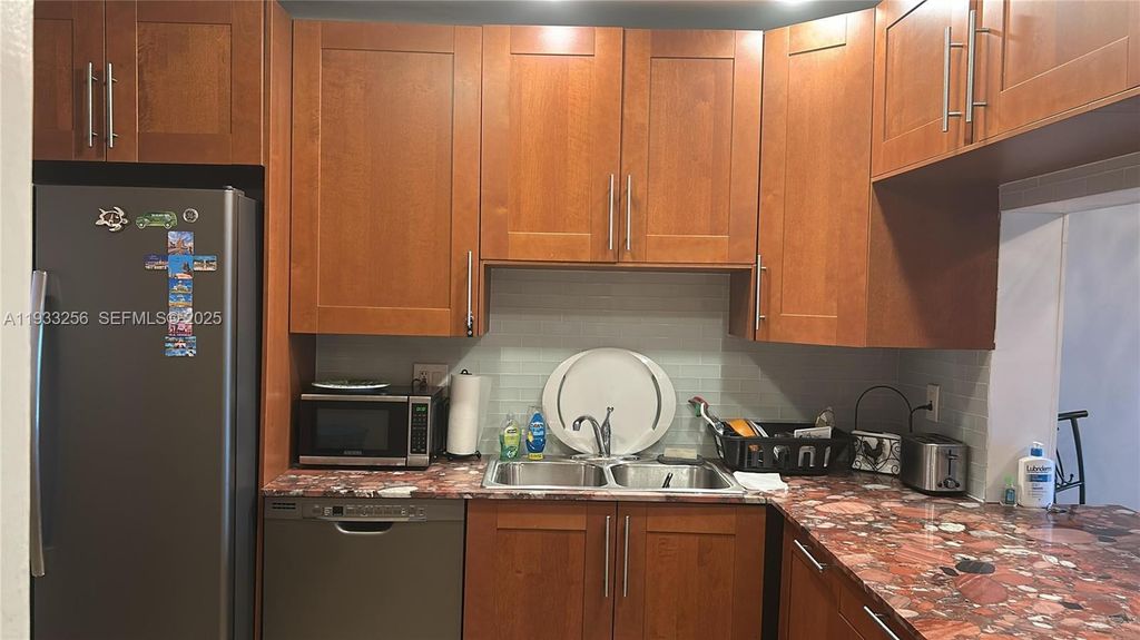 215 SE 3rd Ave 306C, Hallandale Beach, FL 33009