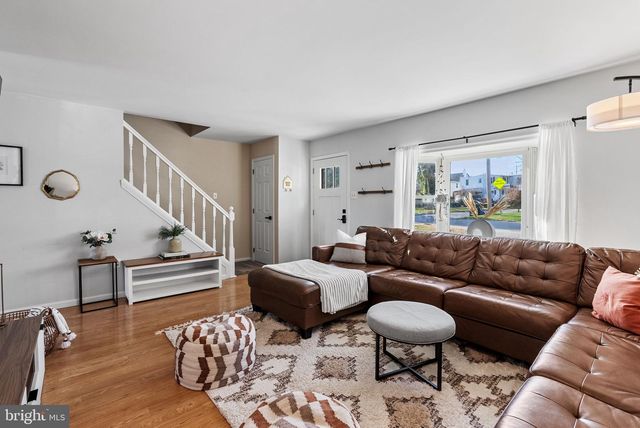 19 EVERGREEN LN, Phoenixville, PA 19460