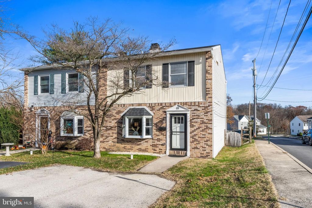 19 EVERGREEN LN, Phoenixville, PA 19460
