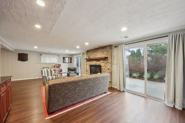 3720 Great Hill Road, Crystal Lake, IL 60012