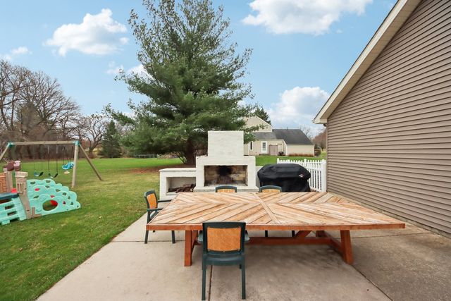 3720 Great Hill Road, Crystal Lake, IL 60012