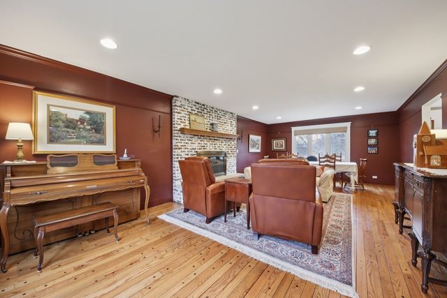 3720 Great Hill Road, Crystal Lake, IL 60012