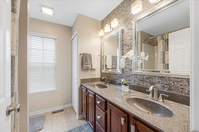 1401 S Fairfield Avenue, Lombard, IL 60148