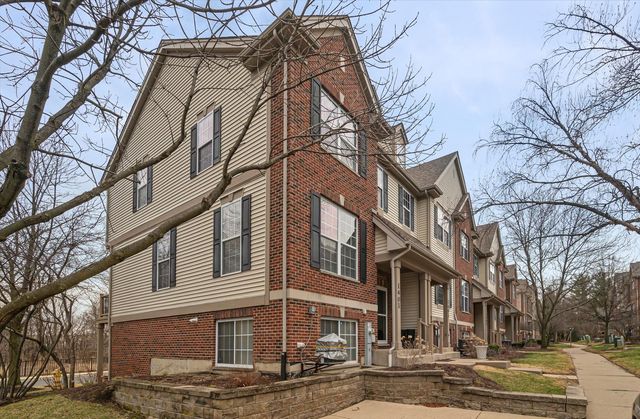 1401 S Fairfield Avenue, Lombard, IL 60148