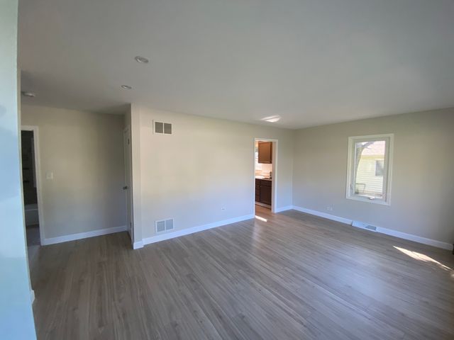 27641 W Bayview Drive, Ingleside, IL 60041