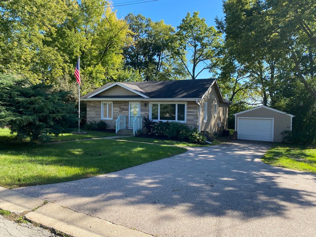 27641 W Bayview Drive, Ingleside, IL 60041