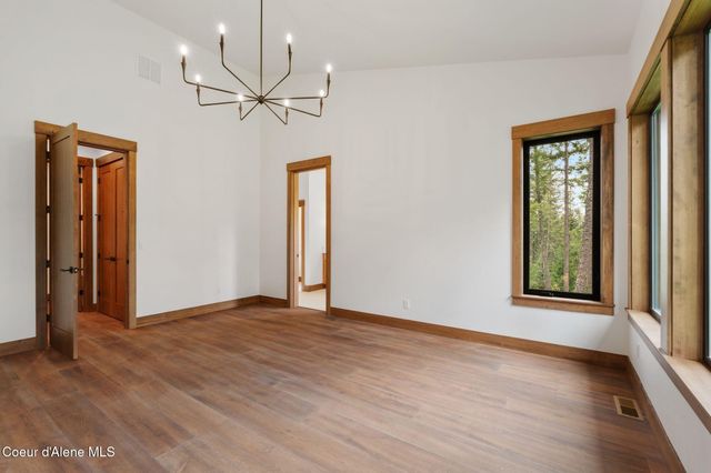 180 Ironstone Dr, Sandpoint, ID 83864