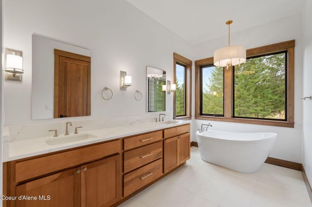 180 Ironstone Dr, Sandpoint, ID 83864