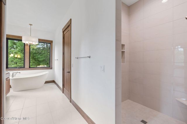 180 Ironstone Dr, Sandpoint, ID 83864