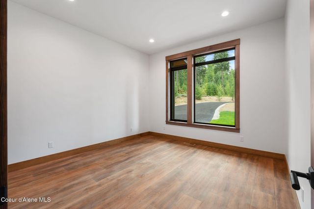 180 Ironstone Dr, Sandpoint, ID 83864