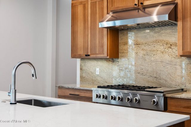 180 Ironstone Dr, Sandpoint, ID 83864