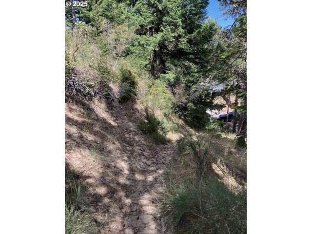 Fir St 06800, North Bend, OR 97459
