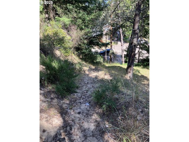 Fir St 06800, North Bend, OR 97459