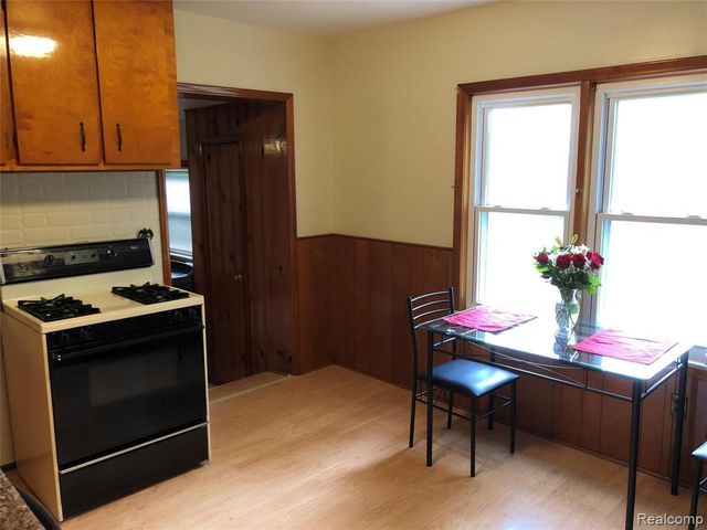2111 W 14 Mile Road, Royal Oak, MI 48073