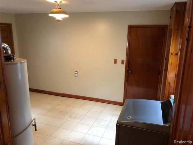 2111 W 14 Mile Road, Royal Oak, MI 48073