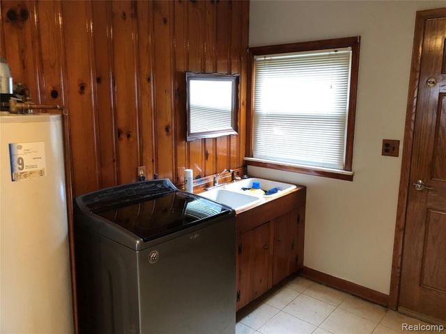 2111 W 14 Mile Road, Royal Oak, MI 48073