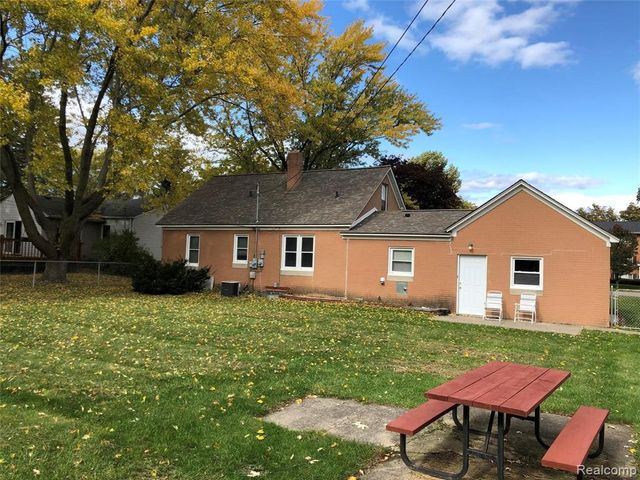 2111 W 14 Mile Road, Royal Oak, MI 48073
