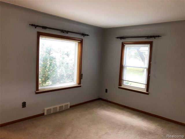 2111 W 14 Mile Road, Royal Oak, MI 48073