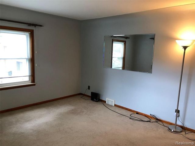 2111 W 14 Mile Road, Royal Oak, MI 48073