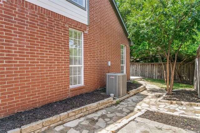 2116 Montclair Lane, Lewisville, TX 75067