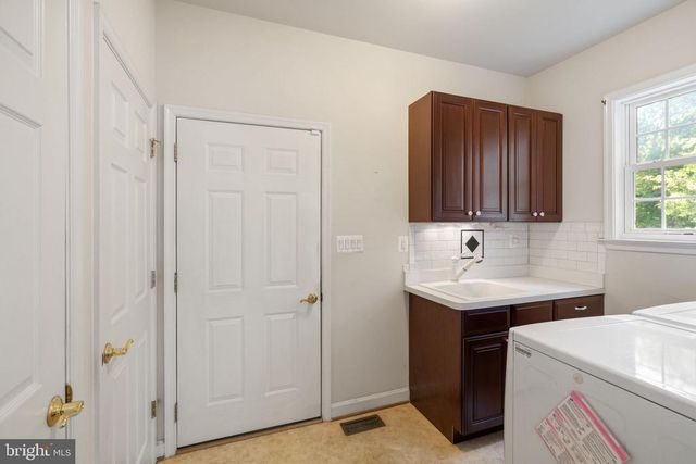 13031 DAHLIA LN, Fredericksburg, VA 22407