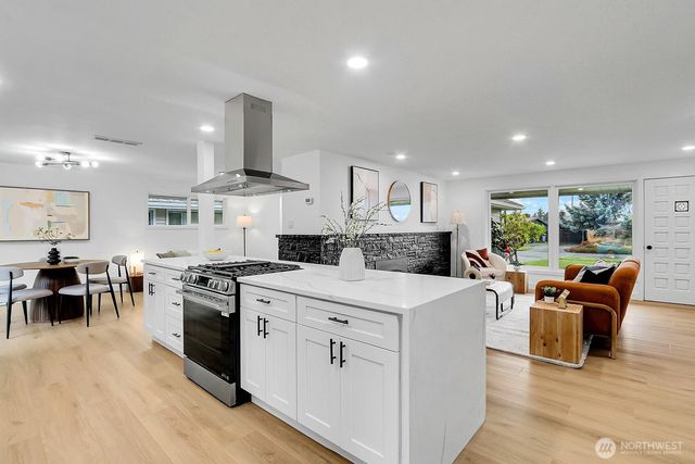 8630 21st Avenue NW, Seattle, WA 98117