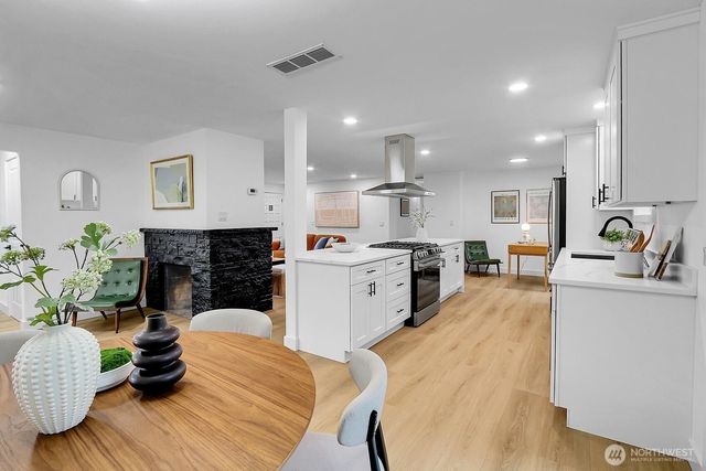 8630 21st Avenue NW, Seattle, WA 98117