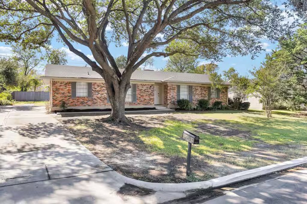 3170 Golfing Green Drive, Farmers Branch, TX 75234