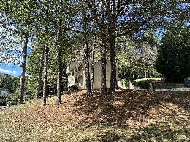 340 Farm Path, Roswell, GA 30075