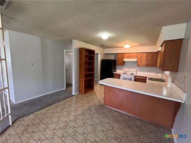 900 Hazelton Street, San Marcos, TX 78666
