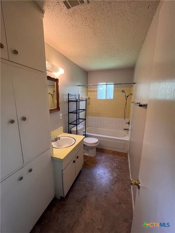 900 Hazelton Street, San Marcos, TX 78666