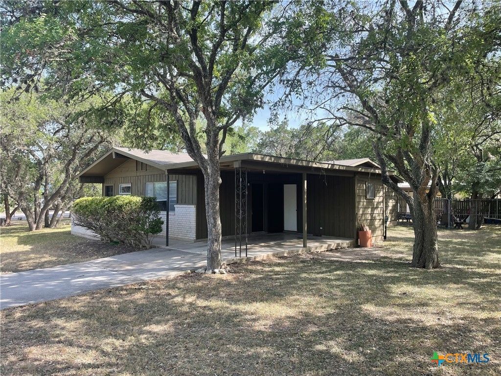 900 Hazelton Street, San Marcos, TX 78666
