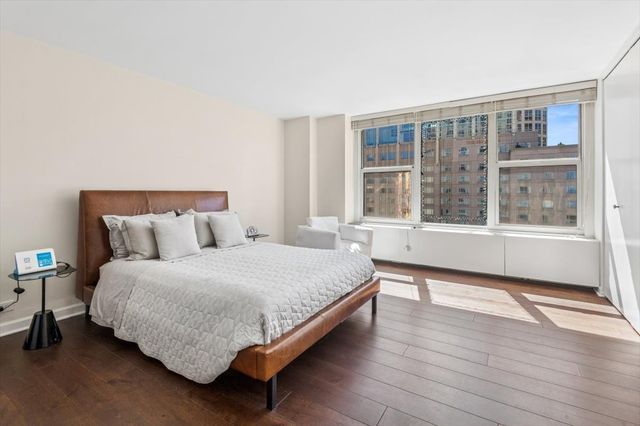 777 N Michigan Avenue 1801, Chicago, IL 60611