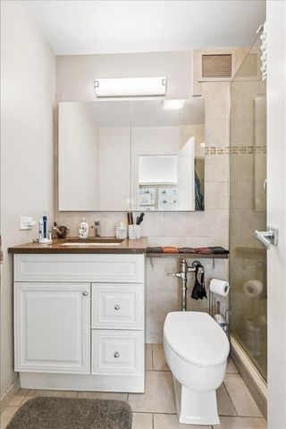 777 N Michigan Avenue 1801, Chicago, IL 60611