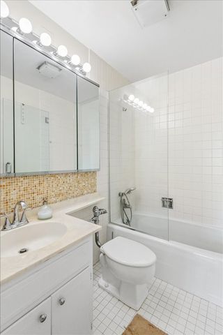 777 N Michigan Avenue 1801, Chicago, IL 60611