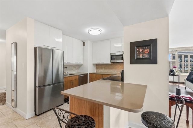 777 N Michigan Avenue 1801, Chicago, IL 60611