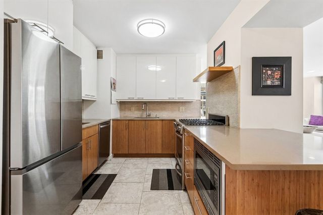 777 N Michigan Avenue 1801, Chicago, IL 60611