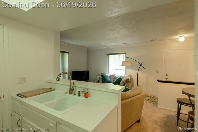 6908 W New Providence Way, Canton, MI 48187