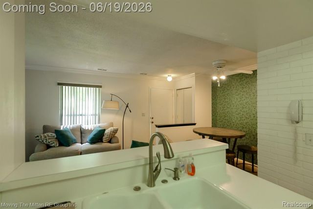 6908 W New Providence Way, Canton, MI 48187
