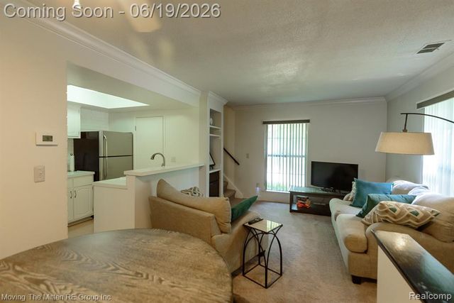 6908 W New Providence Way, Canton, MI 48187